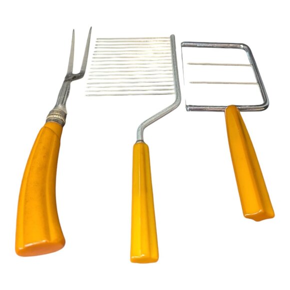 VTG Butterscotch Bakelite & Stainless Steel Meat Fork Cake Breaker Cheese Slicer - Picture 1 of 8
